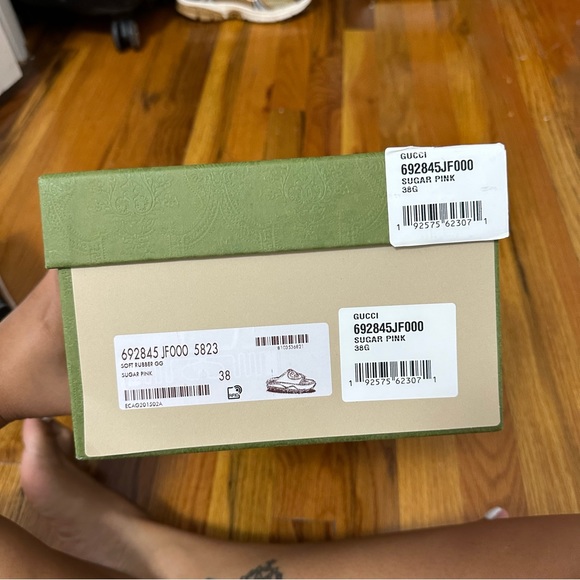 Gucci WOMEN'S SLIDE SANDAL WITH INTERLOCKING G - Picture 7 of 9